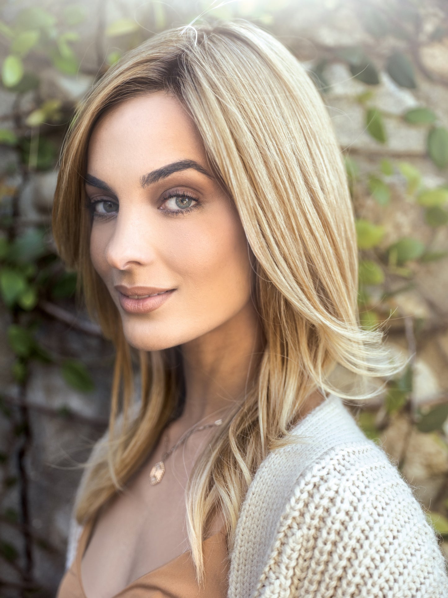 Thea shown in Moonlight Blond R